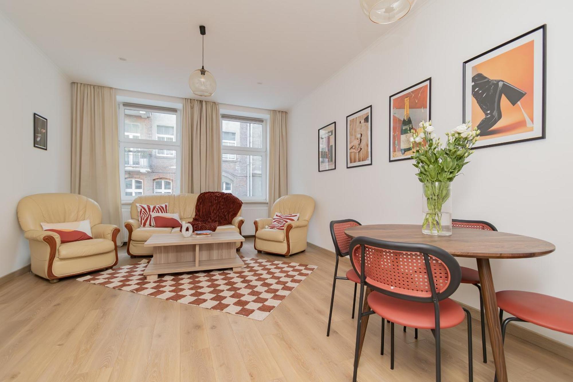 Apartment Glow - Retro Dolne